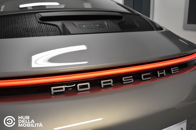 PORSCHE 911 GT3 Touring